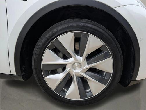 Pearl White Multi-Coat 2022 Tesla Model Y Long Range Dual Motor All-Wheel Drive