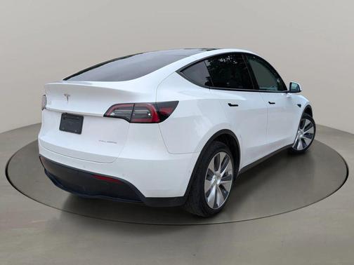 Pearl White Multi-Coat 2022 Tesla Model Y Long Range Dual Motor All-Wheel Drive