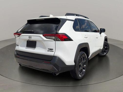 2020 Toyota RAV4 SE