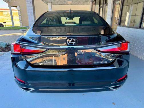 2022 Lexus ES 350 Base