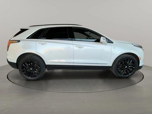 Crystal White Tricoat 2021 Cadillac XT5 Sport