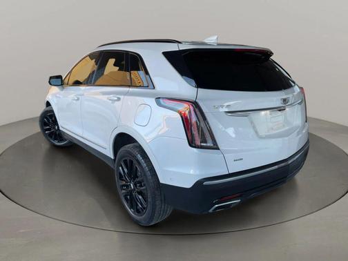 Crystal White Tricoat 2021 Cadillac XT5 Sport