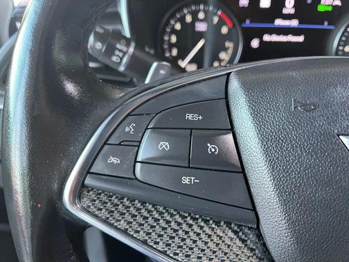 Crystal White Tricoat 2021 Cadillac XT5 Sport