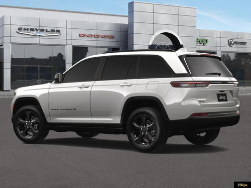 2025 Jeep Grand Cherokee Laredo
