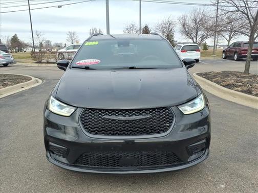 2023 Chrysler Pacifica Touring-L