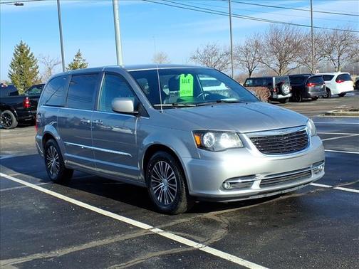 2014 Chrysler Town & Country S