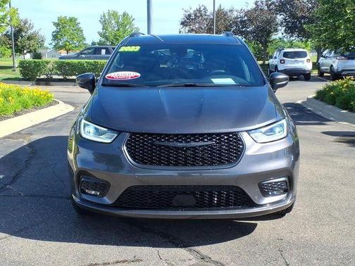 Crystal Metallic 2023 Chrysler Pacifica Touring-L