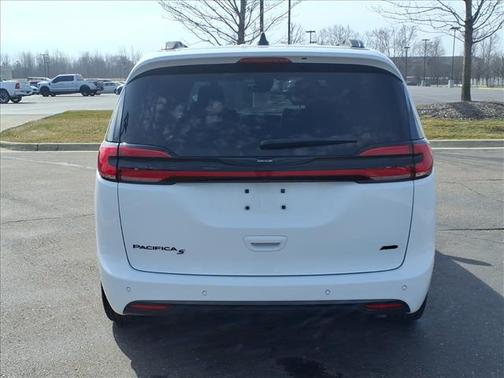 Bright White Clearcoat 2023 Chrysler Pacifica Touring-L