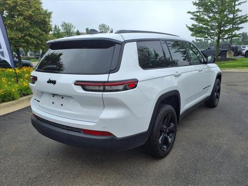 2022 Jeep Grand Cherokee L Laredo