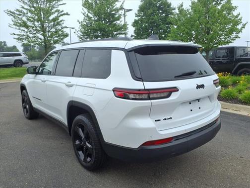 2022 Jeep Grand Cherokee L Laredo