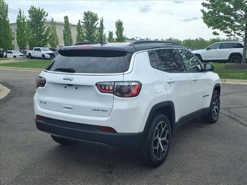 Bright White Clearcoat 2024 Jeep Compass Limited