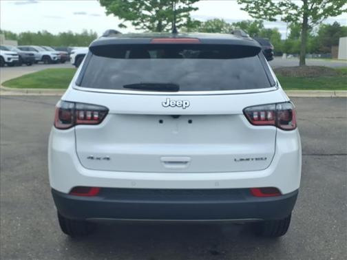 Bright White Clearcoat 2024 Jeep Compass Limited
