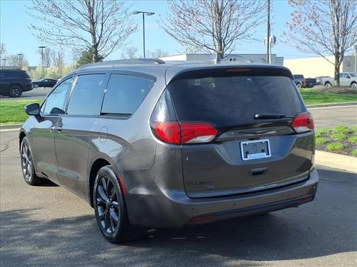 Crystal Metallic 2020 Chrysler Pacifica Touring-L