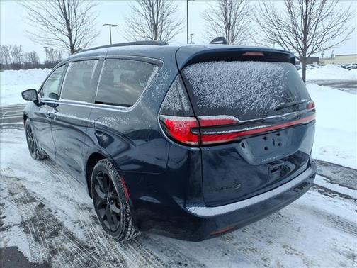 2023 Chrysler Pacifica Touring-L