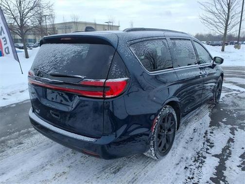 2023 Chrysler Pacifica Touring-L
