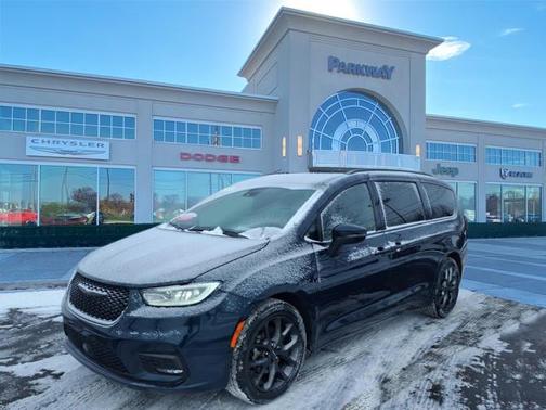 2023 Chrysler Pacifica Touring-L