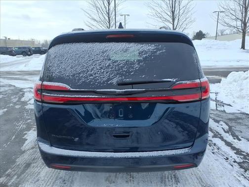2023 Chrysler Pacifica Touring-L