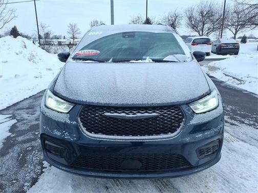 2023 Chrysler Pacifica Touring-L