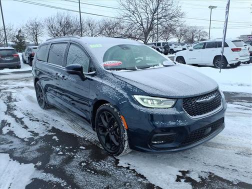 2023 Chrysler Pacifica Touring-L