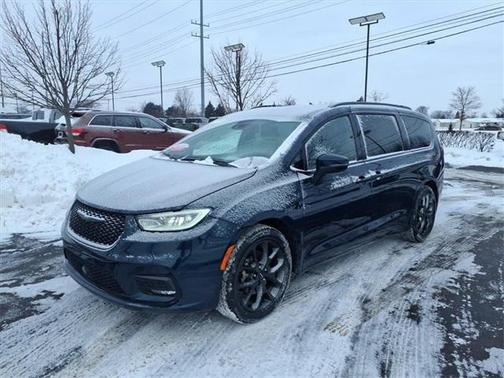 2023 Chrysler Pacifica Touring-L