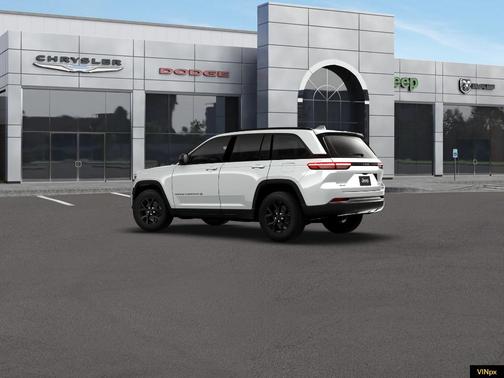 Silver Zynith 2026 Jeep Grand Cherokee Laredo
