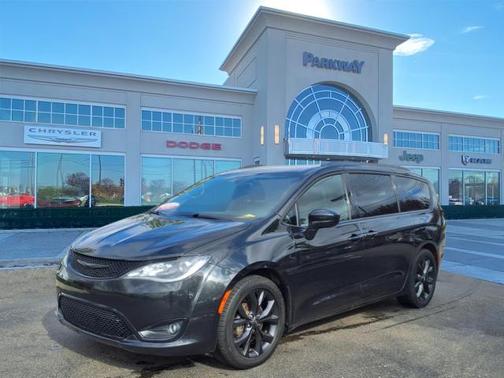 2018 Chrysler Pacifica Touring-L Plus