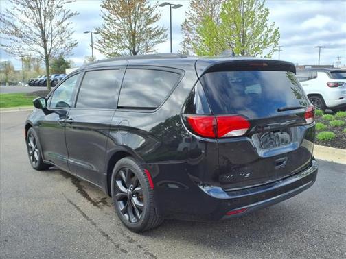 2018 Chrysler Pacifica Touring-L Plus