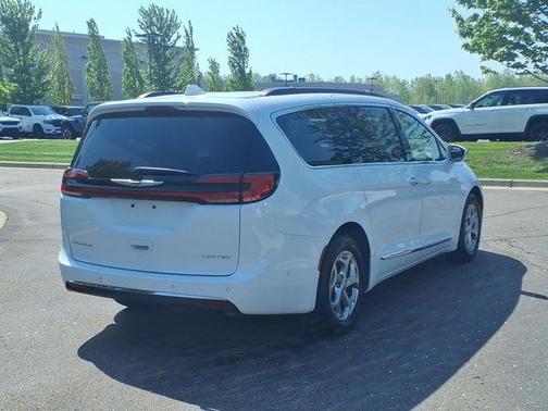 Bright White Clearcoat 2022 Chrysler Pacifica Limited