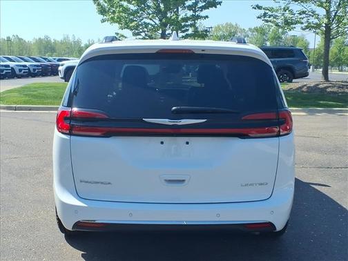 Bright White Clearcoat 2022 Chrysler Pacifica Limited
