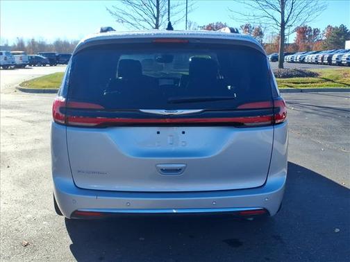 2024 Chrysler Pacifica Touring-L