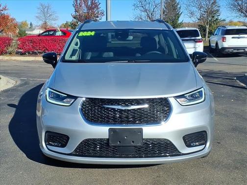 2024 Chrysler Pacifica Touring-L