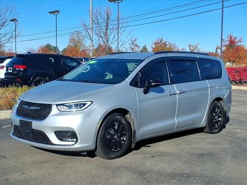2024 Chrysler Pacifica Touring-L