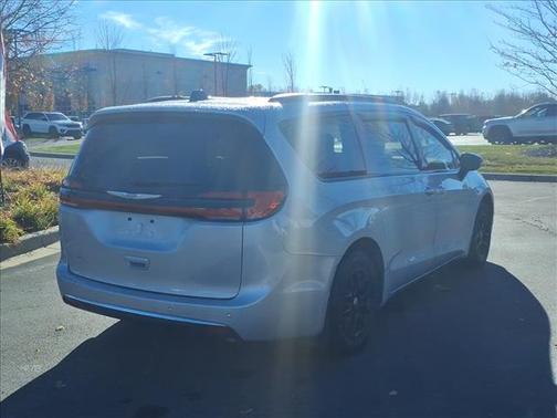 2024 Chrysler Pacifica Touring-L