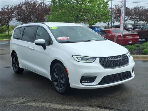 Bright White Clearcoat 2023 Chrysler Pacifica Touring-L