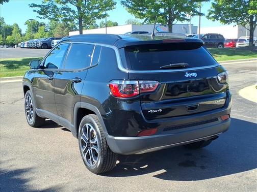 Diamond Black 2022 Jeep Compass Limited
