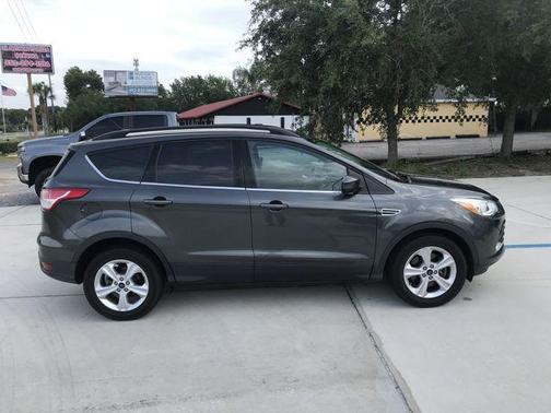 Photo 4 of 32 of 2016 Ford Escape SE