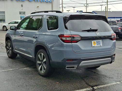 Sonic Gray Pearl 2024 Honda Pilot Touring 8-Passenger