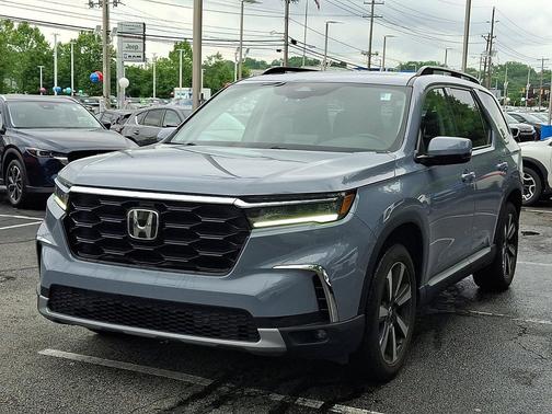 Sonic Gray Pearl 2024 Honda Pilot Touring 8-Passenger