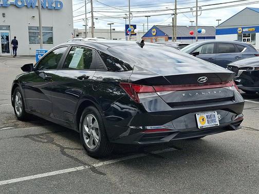 Phantom Black 2021 Hyundai ELANTRA SE