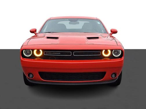 Go Mango 2023 Dodge Challenger SXT