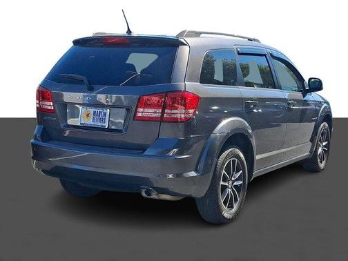Granite Pearlcoat 2018 Dodge Journey SE