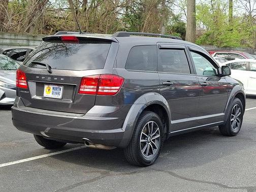 Granite Pearlcoat 2018 Dodge Journey SE
