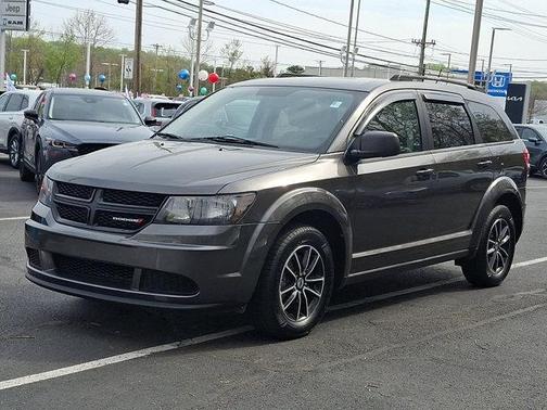 Granite Pearlcoat 2018 Dodge Journey SE