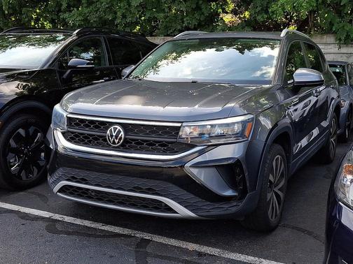 Platinum Gray Metallic 2022 Volkswagen Taos 1.5T SE