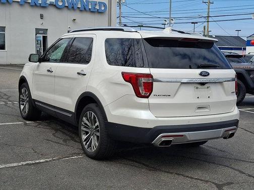 White Platinum Clearcoat Metallic 2017 Ford Explorer Platinum