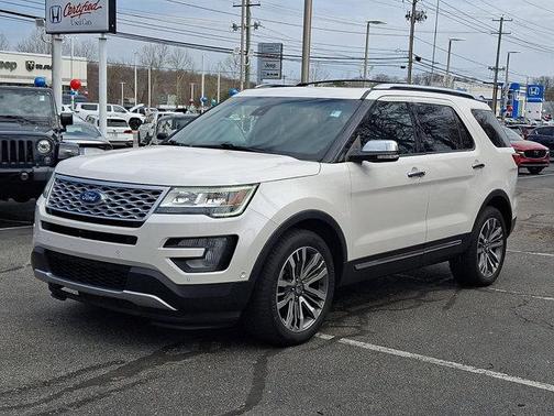 White Platinum Clearcoat Metallic 2017 Ford Explorer Platinum