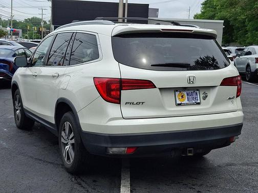 White Diamond Pearl 2017 Honda Pilot EX-L