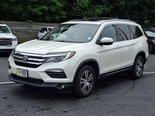 White Diamond Pearl 2017 Honda Pilot EX-L