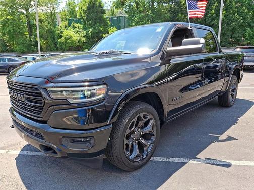 Diamond Black Crystal Pearlcoat 2020 RAM 1500 Limited