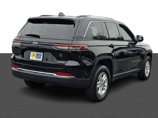 2022 Jeep Grand Cherokee Laredo